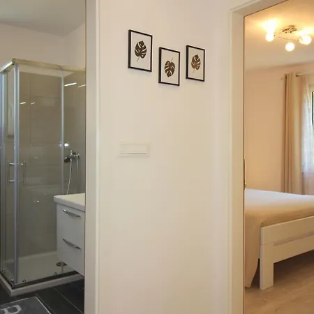 Апартаменти Lorena With Pool Пореч