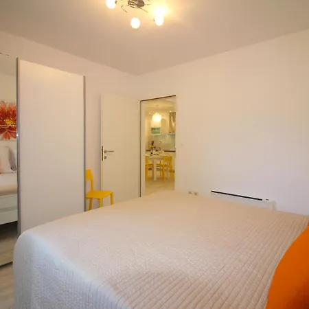 Апартаменти Lorena With Pool *