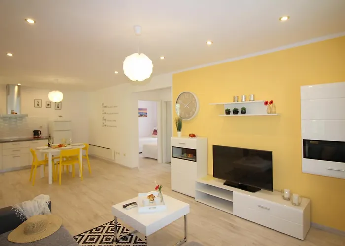 Lorena With Pool بوريتش