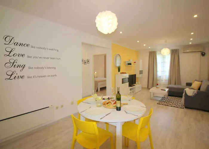 Lorena With Pool * بوريتش