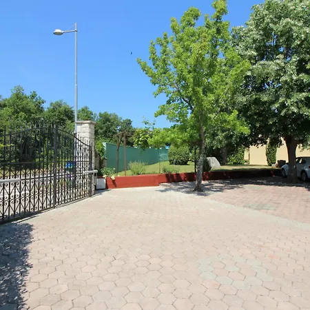 Lorena With Pool Пореч